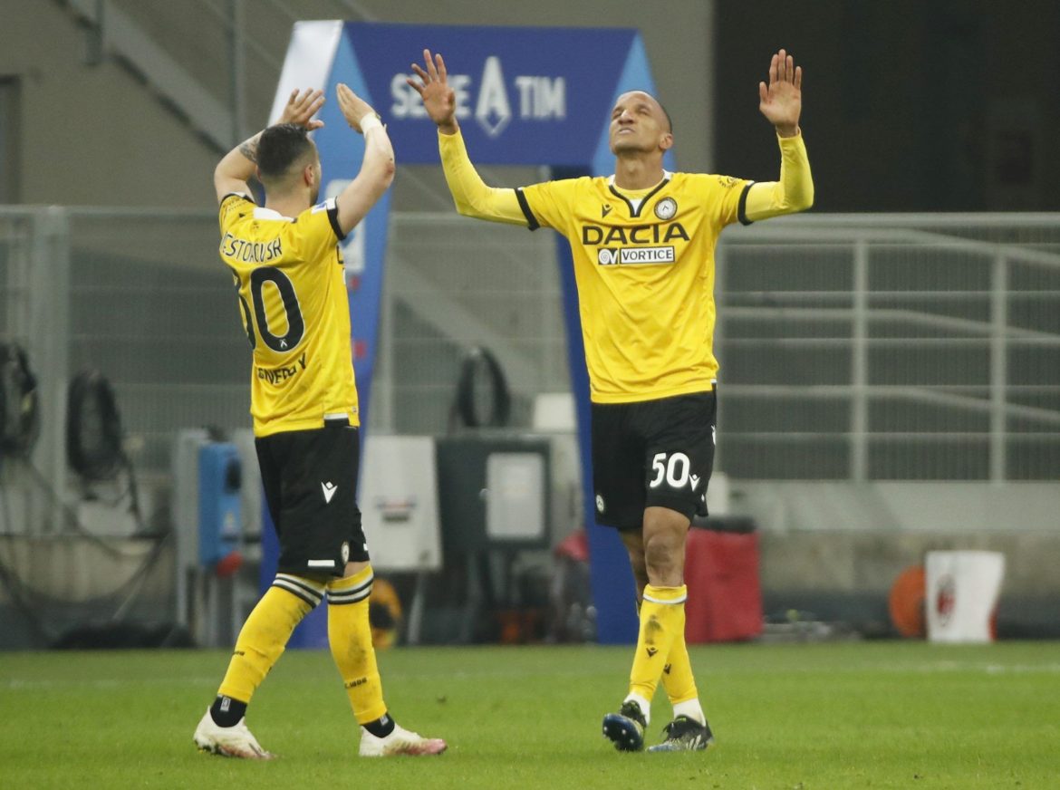 Everton discuss deal for Rodrigo Becao